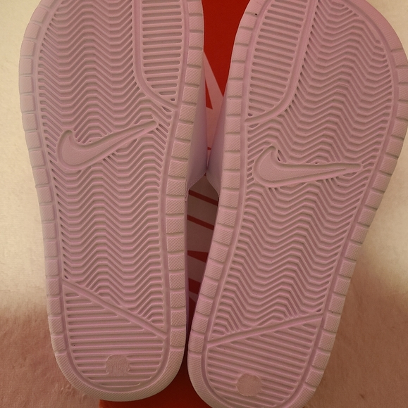 Nike - Picture 4 of 5